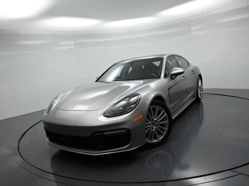 Certified 2020 Porsche Panamera GTS image 4