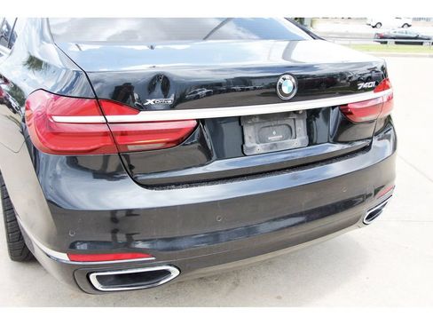 Used 2017 BMW 740i xDrive AWD/4WD image 7