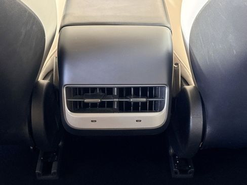 Used 2021 Tesla Model 3 Performance image 22