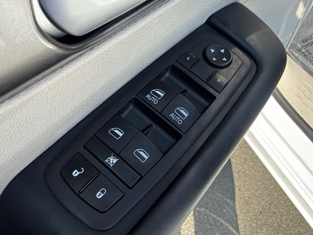 Used 2024 Chrysler Pacifica Touring-L FWD image 22