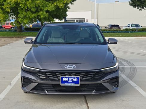 Used 2024 Hyundai Elantra Limited FWD image 9