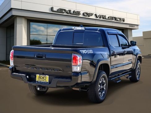 Used 2022 Toyota Tacoma TRD Off-Road w/ Technology Package AWD/4WD image 4