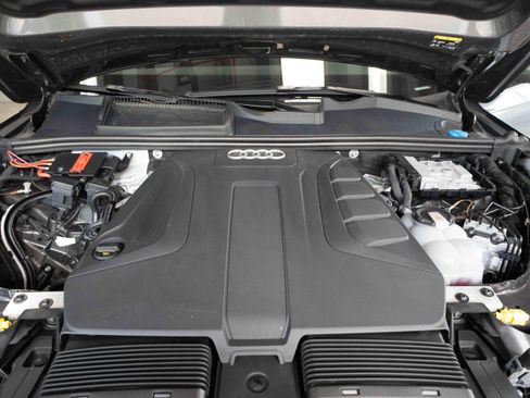 Used 2025 Audi Q7 2.0T Premium AWD/4WD image 32