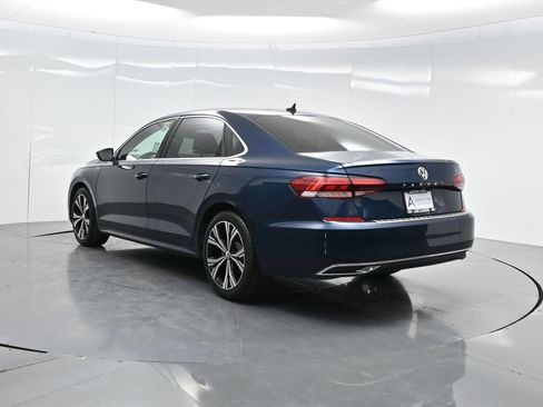 Used 2022 Volkswagen Passat 2.0T SE FWD image 5