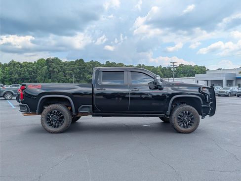 Used 2025 Chevrolet Silverado 2500 ZR2 w/ Technology Package AWD/4WD image 7