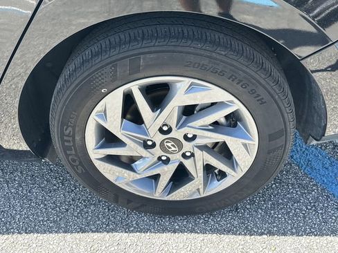 Certified 2024 Hyundai Elantra SEL image 10