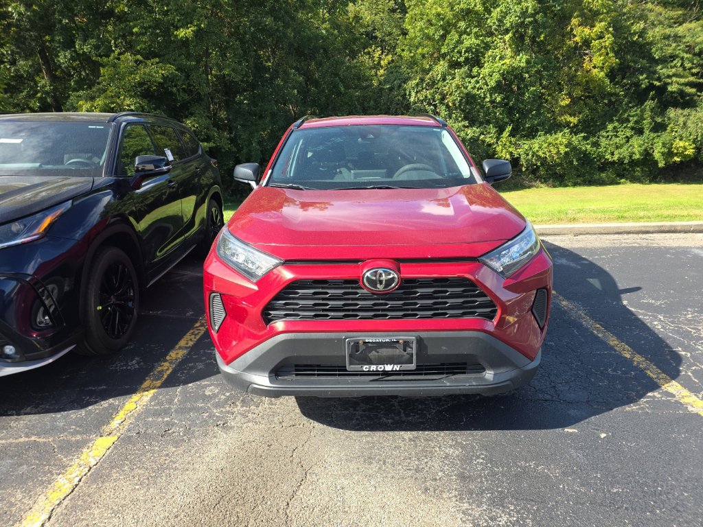 Used 2021 Toyota RAV4 LE AWD/4WD image 2