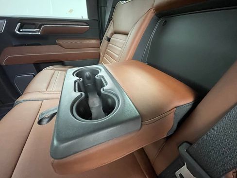 Used 2024 GMC Sierra 2500 Denali Ultimate AWD/4WD image 14