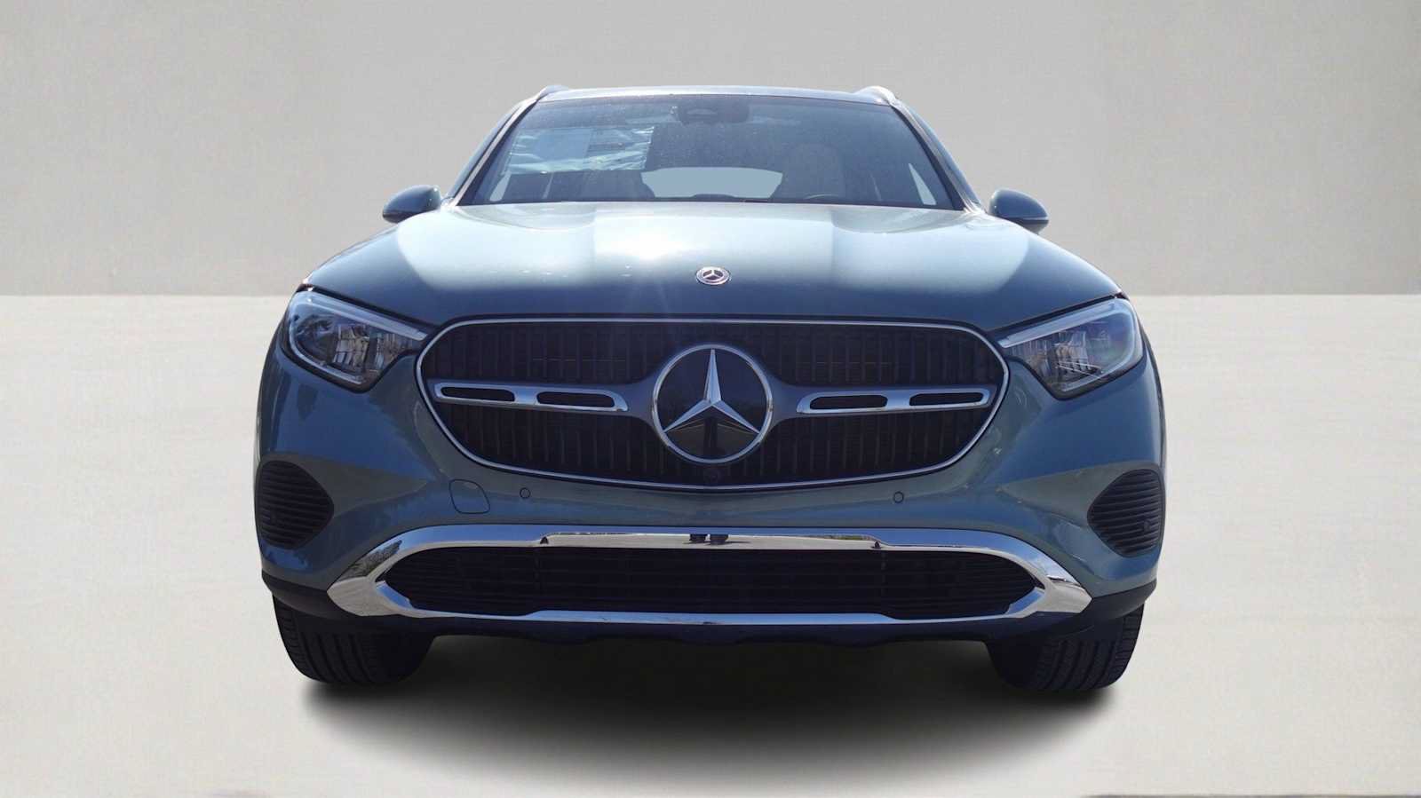 Used 2026 Mercedes-Benz GLC 300 4MATIC image 2