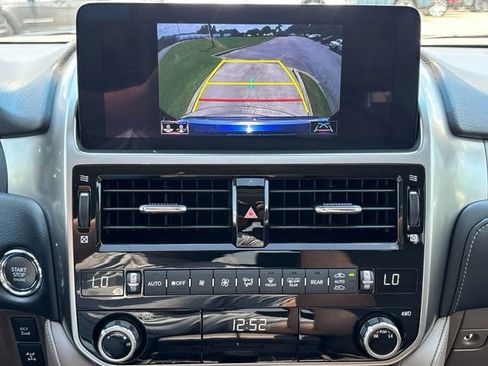 Used 2023 Lexus GX 460 Premium w/ Accessory Package AWD/4WD image 20