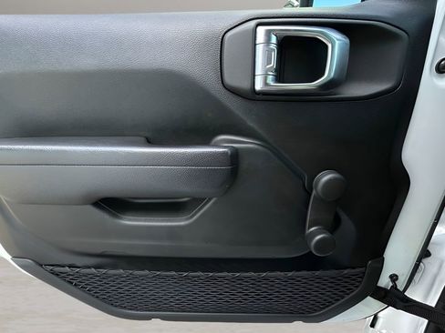 Certified 2022 Jeep Gladiator Sport image 31