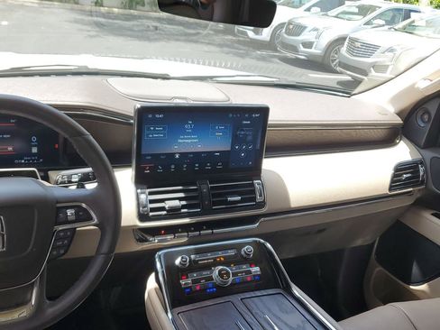 Used 2024 Lincoln Navigator Premiere AWD/4WD image 19