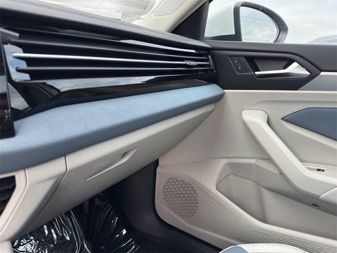 New 2026 Volkswagen Jetta SE image 21