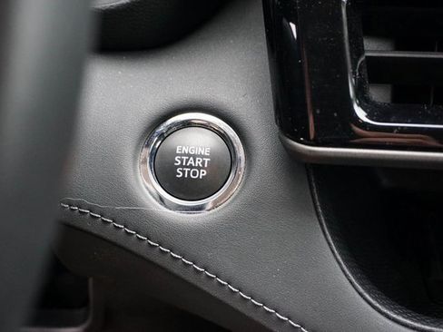 Used 2023 Toyota Highlander XLE image 28