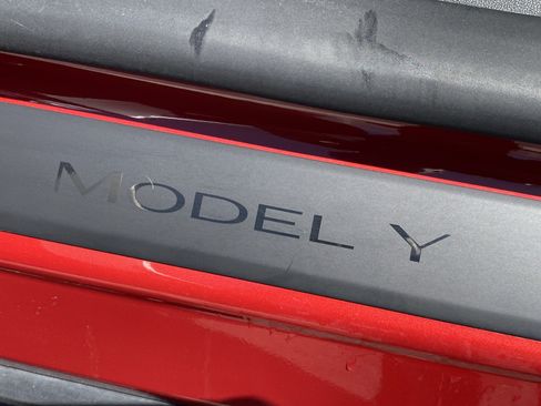 Used 2023 Tesla Model Y Long Range AWD/4WD image 27