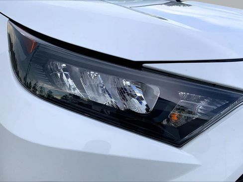 Used 2022 Toyota RAV4 LE FWD image 27