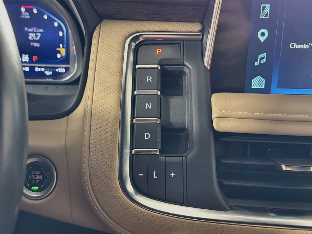Used 2023 Chevrolet Suburban Premier AWD/4WD image 20
