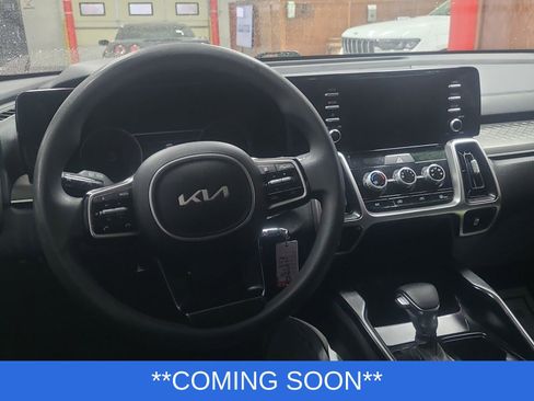 Used 2023 Kia Sorento LX image 3