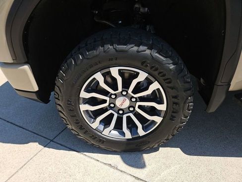 Used 2022 GMC Sierra 1500 AT4 w/ Technology Package image 32