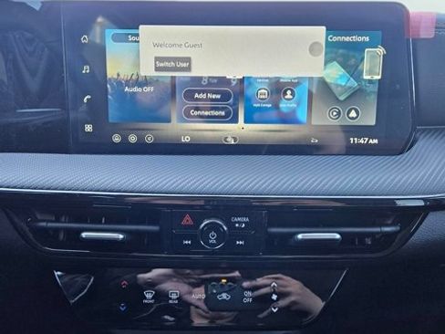 Certified 2026 Nissan Kicks SR FWD image 13
