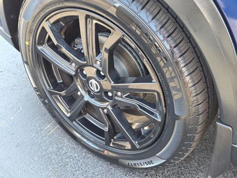 Used 2019 Nissan Kicks SR w/ SR Premium Package FWD image 11