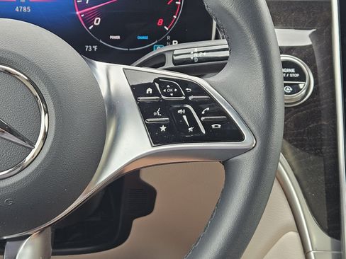 Used 2025 Mercedes-Benz GLC 300 4MATIC image 24