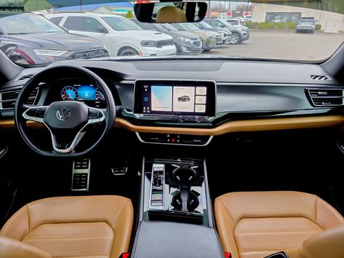 Used 2024 Volkswagen Atlas Cross Sport SEL R-Line image 35