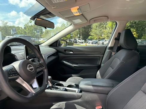 Used 2024 Nissan Altima 2.5 SV FWD image 17