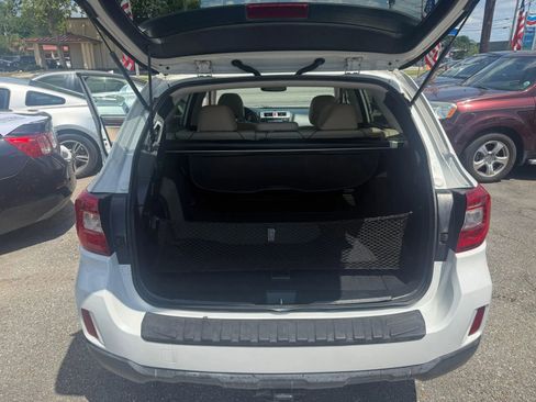 Used 2016 Subaru Outback 2.5i Limited AWD/4WD image 8