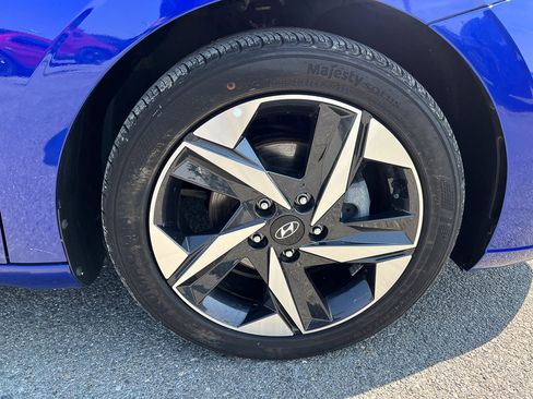 Used 2023 Hyundai Elantra SEL w/ Convenience Package image 7