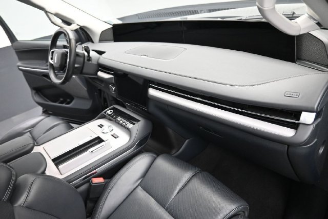 Certified 2025 Lincoln Navigator Reserve AWD/4WD image 30