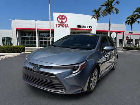 Used 2024 Toyota Corolla LE FWD image 3