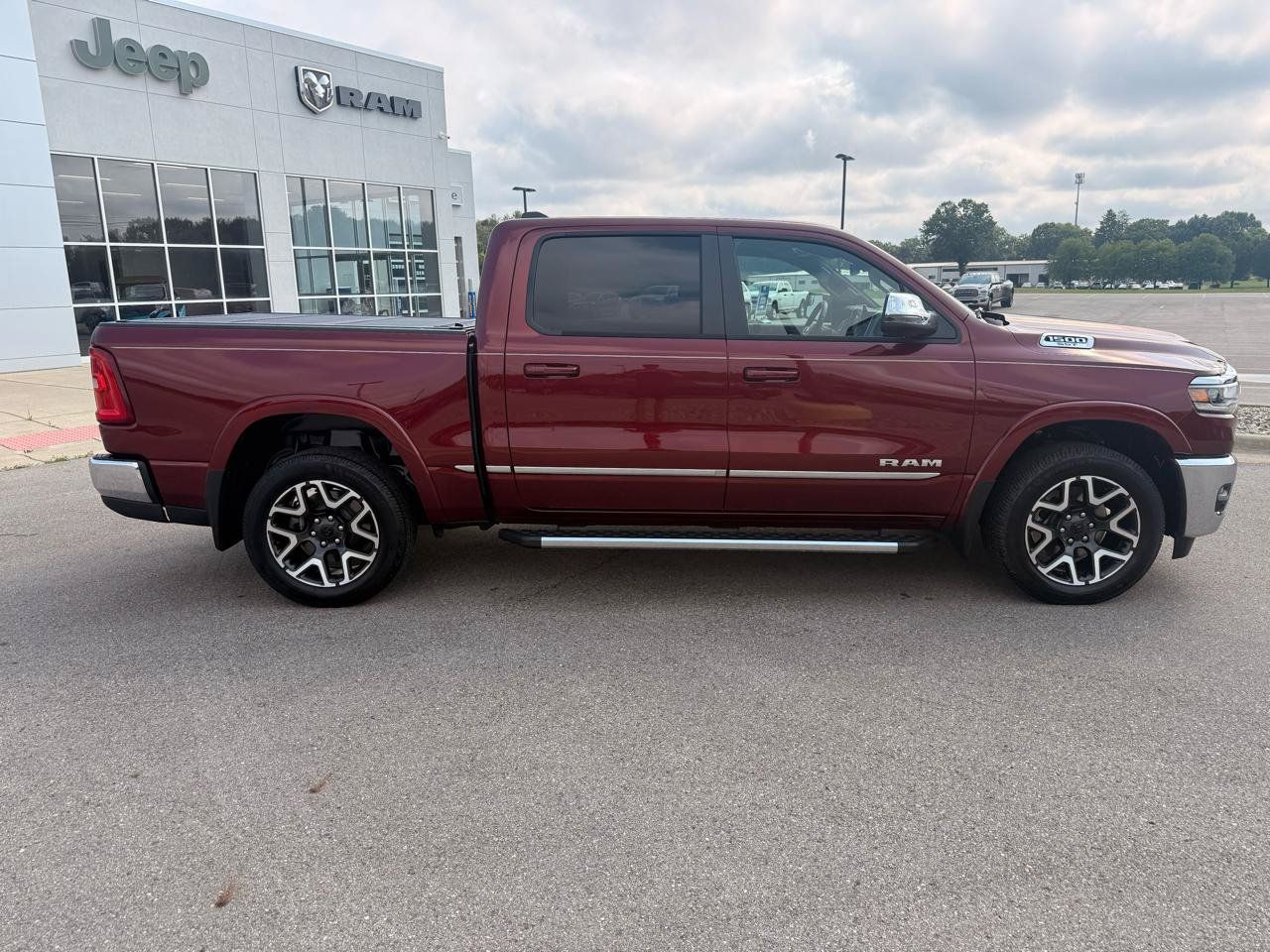 Used 2025 RAM 1500 Laramie AWD/4WD image 2