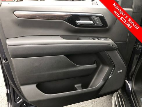 Used 2025 Chevrolet Suburban Premier AWD/4WD image 18