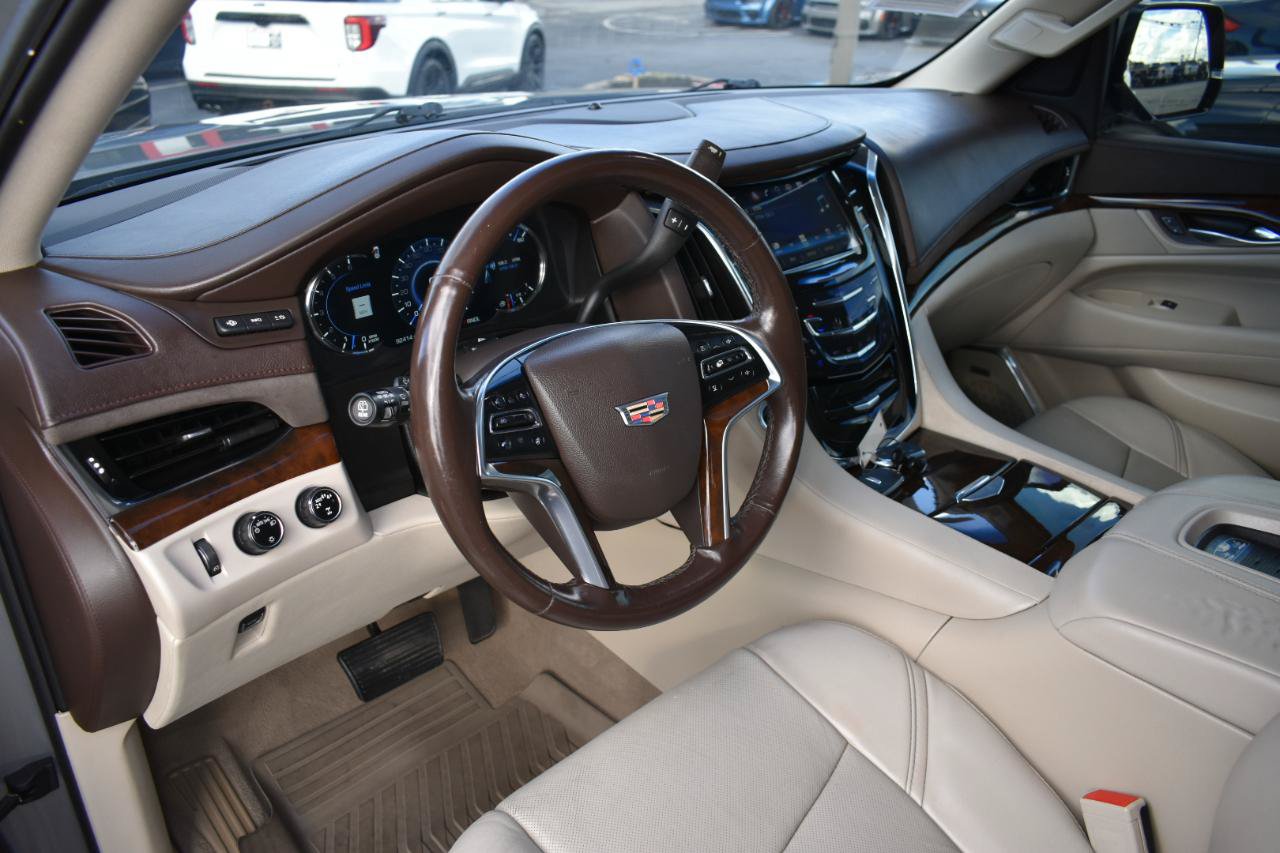 Used 2017 Cadillac Escalade Premium Luxury AWD/4WD image 10