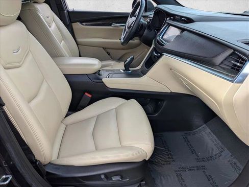 Used 2018 Cadillac XT5 FWD image 19