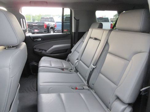 Used 2018 Chevrolet Suburban LT RWD image 22
