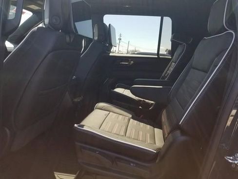 New 2026 GMC Yukon XL AT4 Ultimate w/ LPO, Illumination Package AWD/4WD image 9