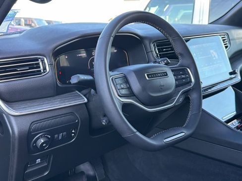 Used 2024 Jeep Wagoneer Series II w/ Flexible Seating Group RWD image 16
