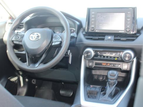 Used 2021 Toyota RAV4 LE FWD image 22