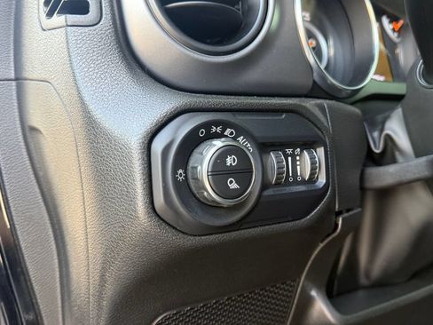 Certified 2022 Jeep Gladiator Sport AWD/4WD image 24