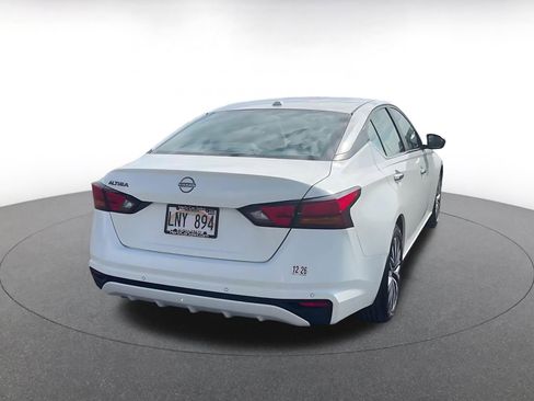 Used 2025 Nissan Altima 2.5 SV image 14