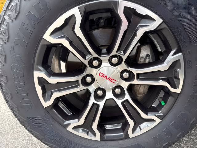 Used 2023 GMC Canyon AT4 AWD/4WD image 16