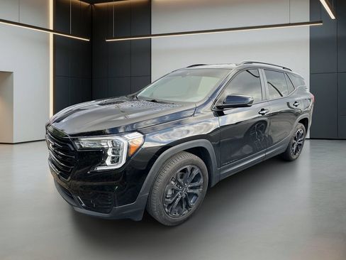 Used 2022 GMC Terrain SLE w/ Driver Convenience Package FWD image 11