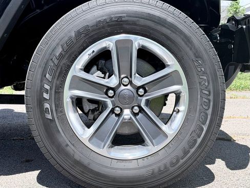 Used 2021 Jeep Wrangler Unlimited Sahara AWD/4WD image 28