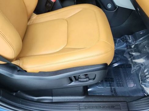 Used 2024 Land Rover Defender 110 SE image 25