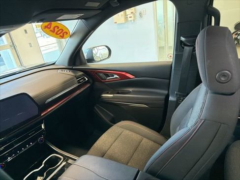 Used 2024 Chevrolet Traverse Z71 image 34