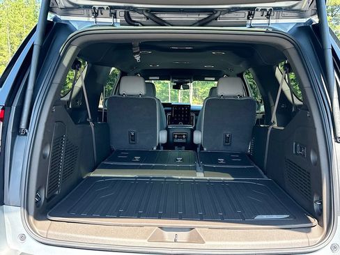 Used 2025 GMC Yukon XL Elevation RWD image 16