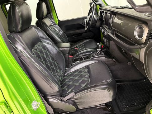 Used 2018 Jeep Wrangler Unlimited Sahara w/ Uconnect 4C Nav & Sound Group AWD/4WD image 38