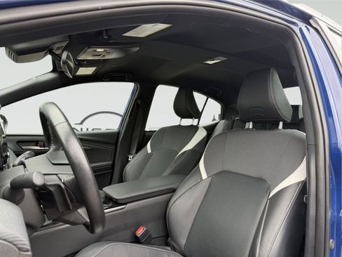 Used 2025 Toyota Camry SE FWD image 9